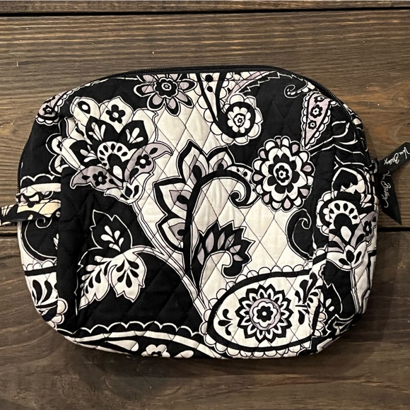 Gently used Vera Bradley make up bag. Med-lg - Picture 2 of 4